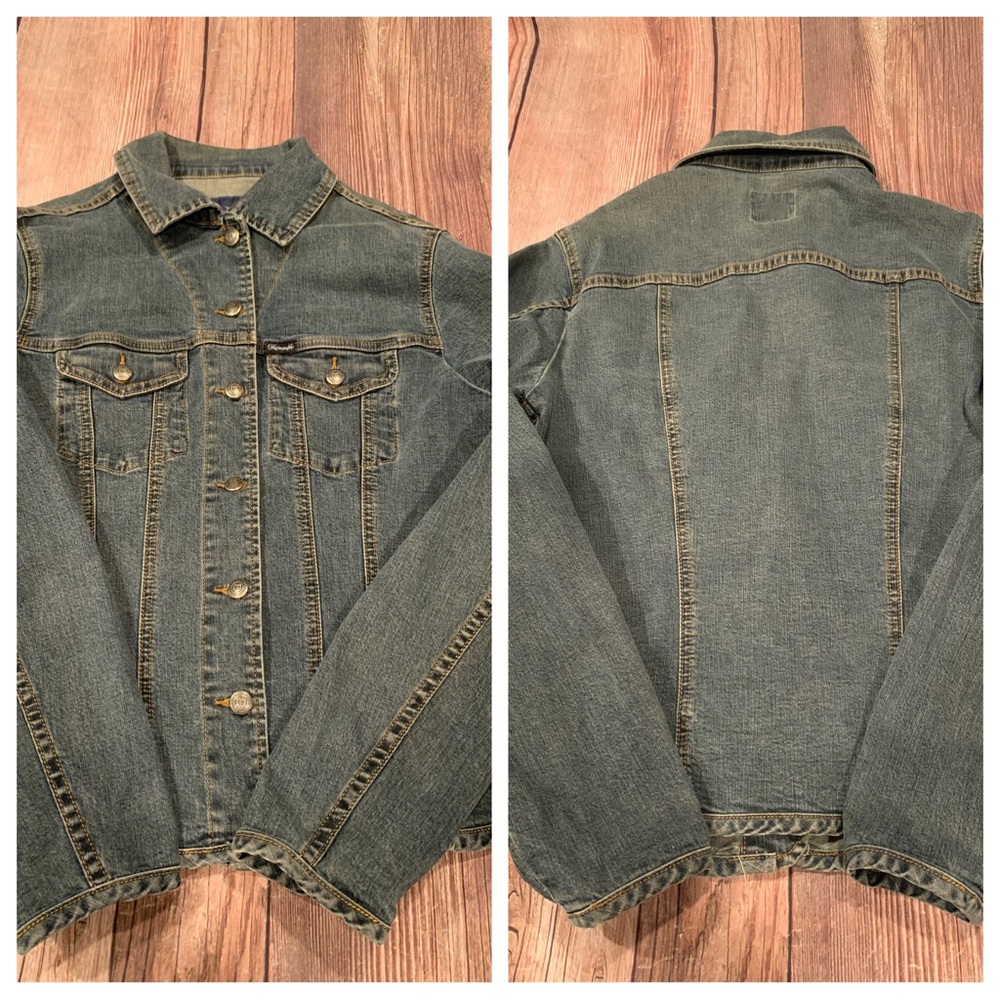 Faconnable jean shacket (shirt/jacket) size S 
Pit to pit 17.5”
Length 23”